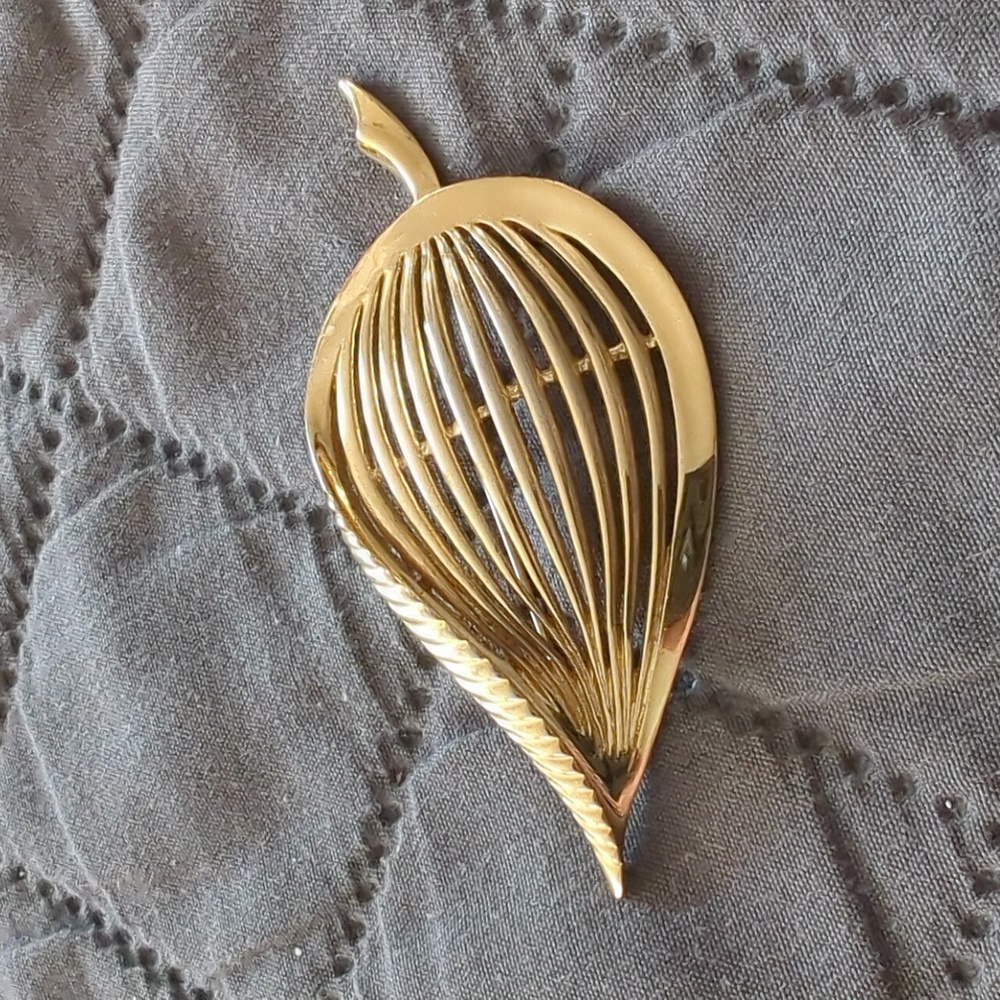 Vintage 70s D'ORLAN Modernist Leaf Brooch